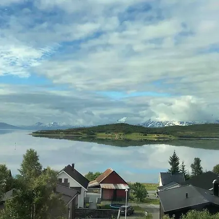 Familievennlig Enebolig Med Hage Og Utsikt * Tromso