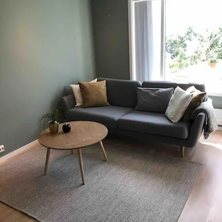 Familievennlig Enebolig Med Hage Og Utsikt וילה טרומסה