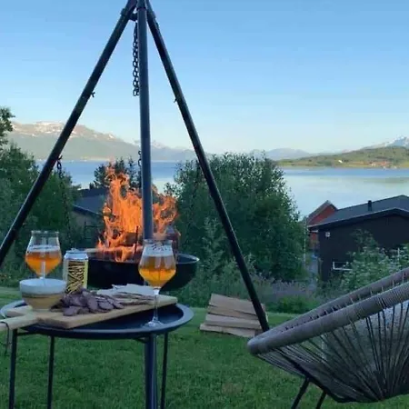 Familievennlig Enebolig Med Hage Og Utsikt וילה *