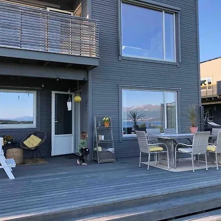 Villa Familievennlig Enebolig Med Hage Og Utsikt